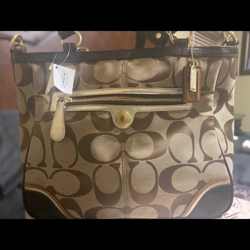 Brand new signature Coach bag - Picture 9 of 10